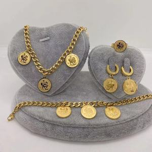 ชุดเครื่องประดับแฟชั่นสร้อยคอดีไซน์รูปหัวไก่ชุบทอง18K สำหรับผู้หญิงต่างหูแหวนเครื่องประดับสุดหรู - Product Image 1