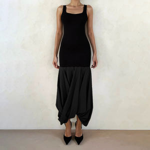 Vestido de punto minimalista con patchwork sólido y capas, cuello en U, cintura entallada, efecto adelgazante y bajo asimétrico. - Product Image 3