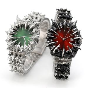 Reloj Gótico con Cristal de Zafiro y Puntas, Esfera Roja, Resistente al Agua, Estilo Punk, Reloj de Acero Inoxidable para Hombre, Estilo Urbano - Product Image 2