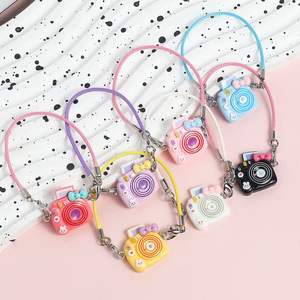 מיני קריקטורה מודל בובות בית עם אביזרים לצוואר תליית מצלמה קטנה וקשת בובה תליית בובות - Product Image 4