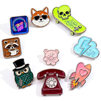 Badges promotionnels personnalisés en alliage de zinc émaillé souple pour fabricants, épinglettes mignonnes avec logo de dessin animé