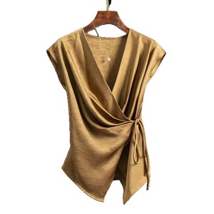 เสื้อเชิ้ตผ้าซาตินแบบผูกเอวสำหรับผู้หญิง คอวี แขนกุด สไตล์ลำลอง แฟชั่น - Product Image 1