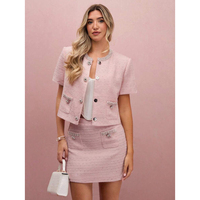 Ensemble deux pièces en tweed rose pour femme, veste courte à manches courtes, mini-jupe à bordure perlée, poches plaquées, sequins, automne-hiver, commandes en gros