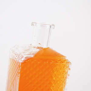 Hotsale rectangle toutes sortes <span class=keywords><strong>de</strong></span> bouteilles en verre <span class=keywords><strong>de</strong></span> forme différente, poids différent pour la vodka, le whisky, la tequila, le <span class=keywords><strong>gin</strong></span>, le rhum - Product Image 4