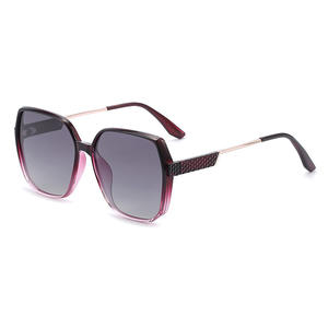 Gafas de Sol Polarizadas Retro Tr de Año Nuevo para Mujer, Moda Europea, UV400, Montura Negra, Lentes TAC, Protección Solar, Viajes - Product Image 2