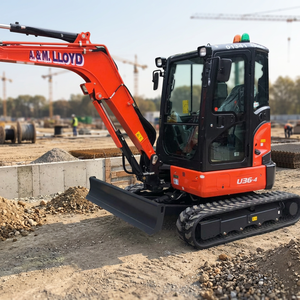 Mini-excavatrice Kubota U36-4 rouge sur chenilles, compacte, avec godet et lame pour travaux agricoles et de construction - Product Image 4