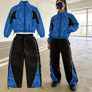 ECOACH Ensemble survêtement personnalisé 100% nylon, veste zippée à lignes réfléchissantes brodées, style streetwear, pantalon ample - Product Image 5