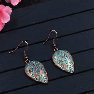 Boucles d'oreilles ethniques en alliage en forme de feuille, motif géométrique, accessoires de mode forgés, bijoux pour femmes toutes saisons - Product Image 1
