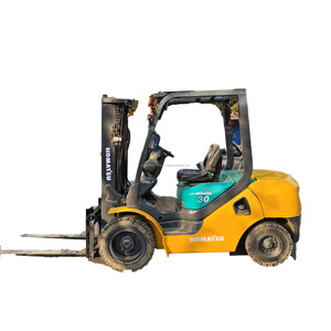 Montacargas Diésel Komatsu de 3 Toneladas, Desplazamiento Lateral de 4.5 Metros, Mástiles de Tres Etapas, Komatsu Original de Japón - Product Image 1
