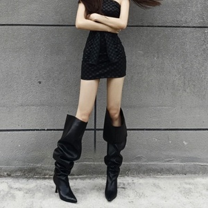 Bottes à talon haut pointues en cuir synthétique plissé, à large ouverture, fabriquées sur mesure par le fabricant - Product Image 1