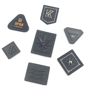 Weiß Silber Gun Metal Farbe Benutzer definierte Marke Logo Casual Jeans Leder Kleidungs stück Shiny Pu Labels Kleidung Patches Tag Label