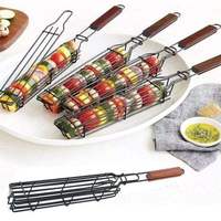 Outil multifonctionnel de barbecue en acier inoxydable pour rôtissoire extérieure, avec pince à grille et manche en bois, pour hot-dogs, maïs et grillades au charbon de bois