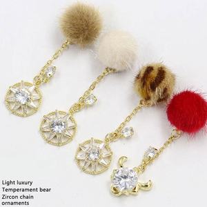 Paso Sico <span class=keywords><strong>2022</strong></span>, suministros <span class=keywords><strong>de</strong></span> manicura <span class=keywords><strong>de</strong></span> Año Nuevo <span class=keywords><strong>de</strong></span> <span class=keywords><strong>invierno</strong></span>, abalorios <span class=keywords><strong>de</strong></span> <span class=keywords><strong>uñas</strong></span> <span class=keywords><strong>de</strong></span> circón <span class=keywords><strong>de</strong></span> lujo con cadena colgante <span class=keywords><strong>de</strong></span> pompones redondos, Popular 3D - Product Image 1