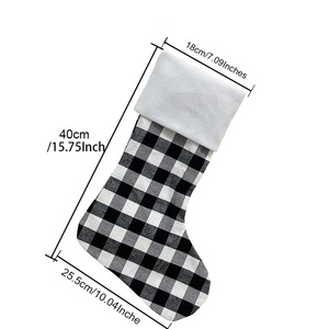 Chaussettes de Noël à suspendre en coton doux et durable, motif écossais gris <span class=keywords><strong>noir</strong></span>, avec revers en peluche Buffalo Jiatao - Product Image 3