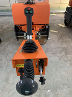 852kg Mini petit compacteur de rouleau de route vibratoire de sol en béton de double tambour manuel nivelant la machine hydraulique avec le moteur diesel