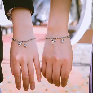 Mode Baru Gelang Baja Titanium Wanita Gelang Baja Tahan Karat Sayap Hati Magnet Gelang Pasangan