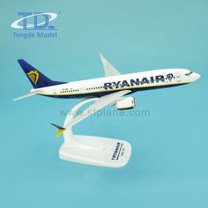 โมเดลเครื่องบินเรซิ่น Ryanair <span class=keywords><strong>B737</strong></span>-MAX8 ขนาด 1:<span class=keywords><strong>200</strong></span> ยาว 19.7 ซม. รุ่น Love Style พร้อมฐานพลาสติกปรับแต่งลวดลายได้ - ของขวัญทางธุรกิจ - Product Image 2