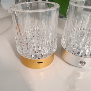 Lampe <span class=keywords><strong>de</strong></span> nuit en forme <span class=keywords><strong>de</strong></span> <span class=keywords><strong>boule</strong></span> <span class=keywords><strong>de</strong></span> cristal, lampe <span class=keywords><strong>de</strong></span> table en cristal LED, lampes sphériques <span class=keywords><strong>de</strong></span> nuit d'intérieur avec base en alliage d'<span class=keywords><strong>aluminium</strong></span> - Product Image 3