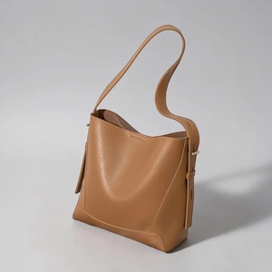 Bolso Tote de Diseñador en Cuero Genuino de Alta Demanda para Mujer, Perfecto para Viajes, Compras y Uso Diario, Disponible al Mejor Precio - Product Image 2