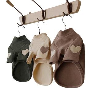 Autunno inverno comodo maglione in velluto di cotone per piccoli cani gatti sostenibile per animali domestici accessori per cappotto ricamato a forma di amore - Product Image 5