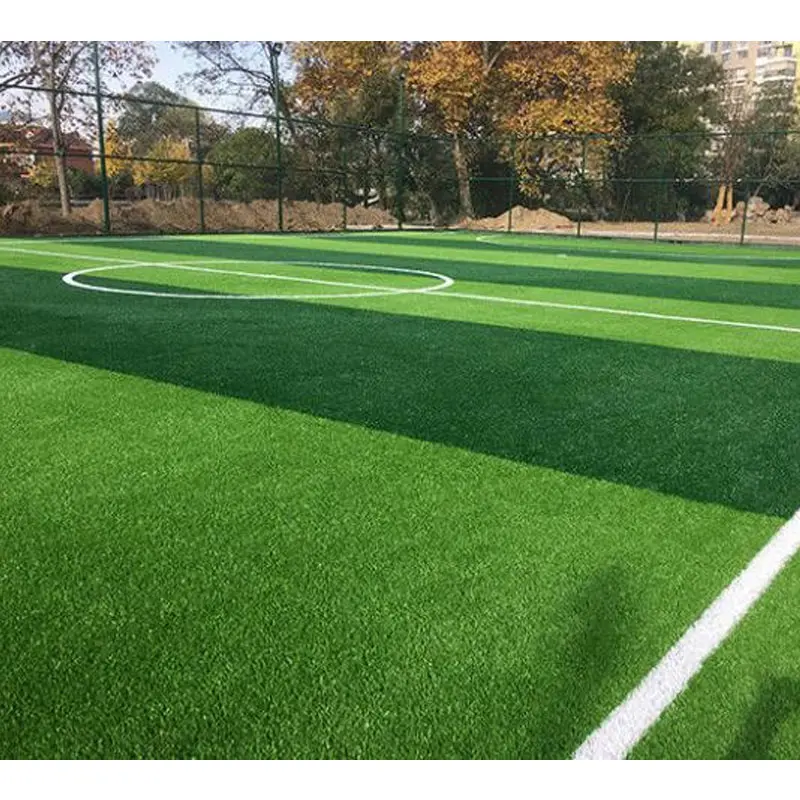 Venta directa de fábrica, alfombra de césped verde, césped artificial o campo de fútbol al aire libre