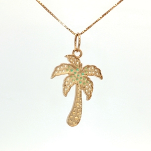 Pendentif palmier multi-saphirs en or jaune 18 carats. Ce pendentif palmier tropical est expertement fabriqué en or jaune 18 carats. - Product Image 3