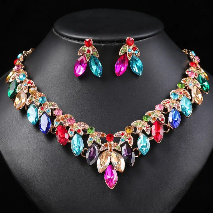 Set di gioielli di moda per donna, accessori per abiti da banchetto di nozze, set di orecchini con collana di strass colorati