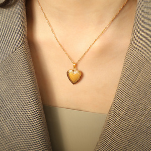 Collar con Colgante en Forma de Corazón, Acero Inoxidable, Chapado en Oro, Joyería de Moda, Regalo - Product Image 4