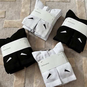 Yüksek Kaliteli 6 Çift Uzun Tüp Kalınlaştırılmış Havlu Tabanlı Pamuklu Çorap Basketbol Koşu ve Günlük Kullanım Rahat Unisex Spor Çorapları - Product Image 1