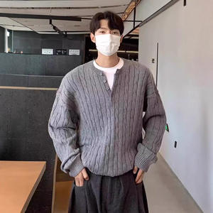 Poncho Cleanfit gris à col Henley, fin et élégant, pour homme, style américain, en maille torsadée, double boutonnage, idéal automne-hiver - Product Image 2