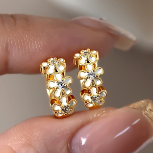 Boucles d'oreilles créoles en laiton plaqué or avec zircon, bijoux mignons pour femmes, cadeau idéal - Product Image 1
