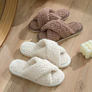 Vente en gros de produits de haute qualité prêts à l'emploi Pantoufles d'intérieur pour femmes en peluche à bout ouvert Pantoufles en laine