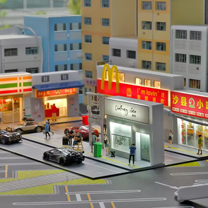 แบบจำลองอาคารแมคโดนัลด์ขนาด 1:64 ฉากจำลองถนนขนาดจิ๋วพร้อมไฟประดับ - Product Image 3