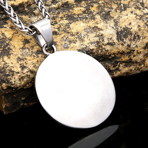Yunnique – collier en acier inoxydable pour hommes, pendentif triangulaire avec tête de loup Viking, bijoux cadeau, design rond avec motif animal - Product Image 3