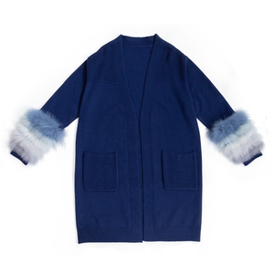 <span class=keywords><strong>Pull</strong></span> à <span class=keywords><strong>manches</strong></span> longues de haute qualité en gros, cardigan long tricoté <span class=keywords><strong>avec</strong></span> poignets en fourrure <span class=keywords><strong>amovibles</strong></span> pour femmes - Product Image 6