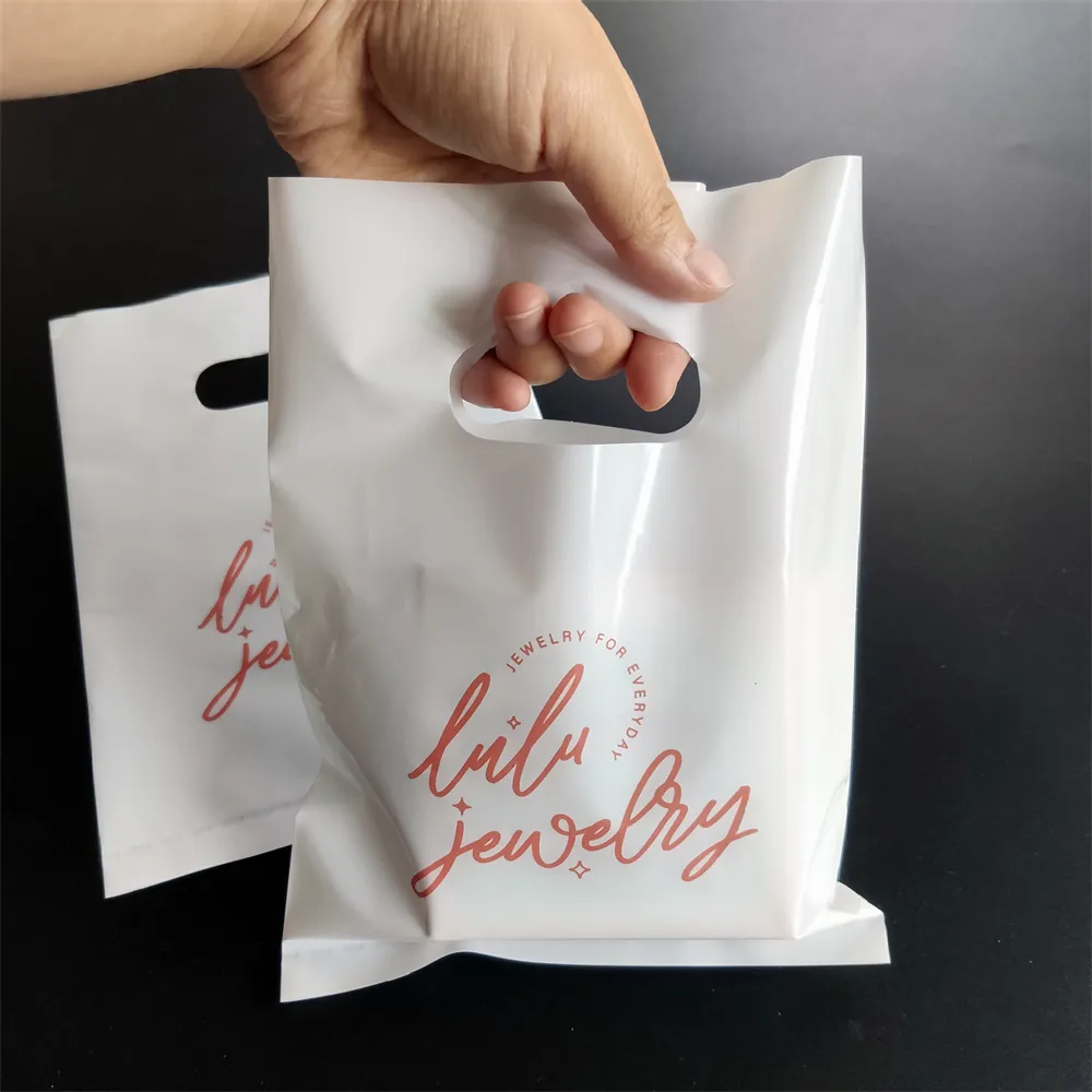 Luxus benutzer definierte Geschenk verpackung umwelt freundliche Einkaufstasche mit Logo-Druck Einkaufen gestanzte Plastiktüte für Kleidung Bouquit
