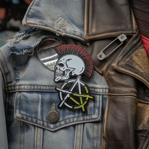 Diseño libre Ventas al por mayor <span class=keywords><strong>de</strong></span> metal personalizado Bandas <span class=keywords><strong>de</strong></span> punk rock Música Esmalte Pins Broche - Product Image 6