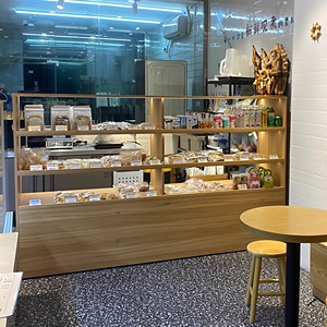 Rak Kaca Lengkung Terkunci yang Populer untuk Toko Kue - Product Image 3