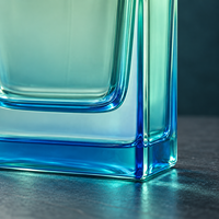 Flacon pulvérisateur de parfum en verre rectangulaire de 8 ml avec bouchon transparent et boîte de présentation assortie pour l'emballage de parfums et les coffrets cadeaux