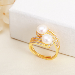 Bague ouverte de luxe légère pour femmes, design de niche avec perle de zircon, bijoux en perle d'eau douce, bagues de mode en gros - Product Image 3