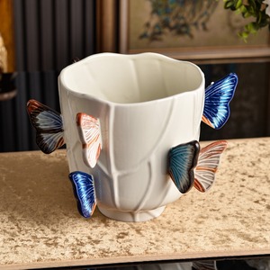 Jarrón de Cerámica con Diseño de Mariposa, Florero Moderno de Porcelana, Porta Flores Blanco Decorativo para Hogar u Oficina - Product Image 2