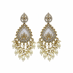 Elegantes pendientes Kundan chapados en oro con cuentas colgantes | Joyería colgante festiva y de boda para mujer - Product Image 2