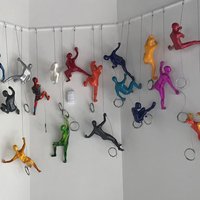 Décoration d'intérieur, statue d'escalade murale colorée à vendre