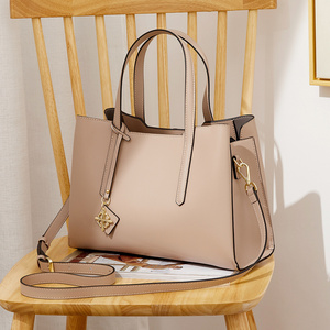 Bolso de lujo con borlas para mujer, bandolera de hombro de negocios, bolso de mano clásico de cuero genuino, venta al por mayor, <span class=keywords><strong>2022</strong></span> - Product Image 3