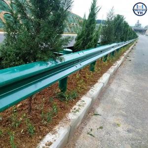 Barrière de sécurité routière en acier galvanisé à chaud anti-collision personnalisée en forme de W et <span class=keywords><strong>accessoires</strong></span> de barrière de sécurité - Product Image 1