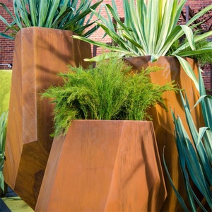 Sculpture ornementale personnalisée en acier corten, grand pot à fleurs - Product Image 4