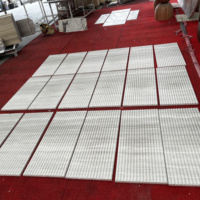 Carreaux de marbre blanc à grain de bois, finition polie, design mural moderne de luxe italien, bord cannelé, pour appartement