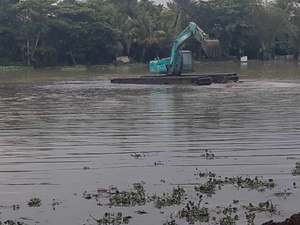 Escavatore di dragaggio anfibio KOBELC O con carrello pontone - Product Image 2