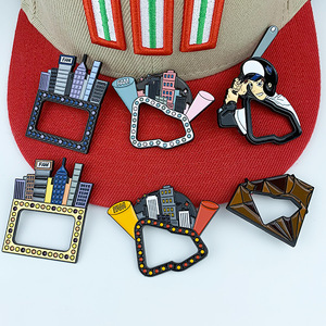 Badge en métal pour casquette de baseball, broche émaillée, design de personnage, épingle à fermoir papillon, accessoire décoratif pour adultes - Product Image 2