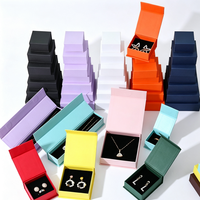 Boîtes cadeaux magnétiques de luxe personnalisées avec logo YZ Wholesale, boîtes en papier, sacs d'emballage cadeau pour collier et bague